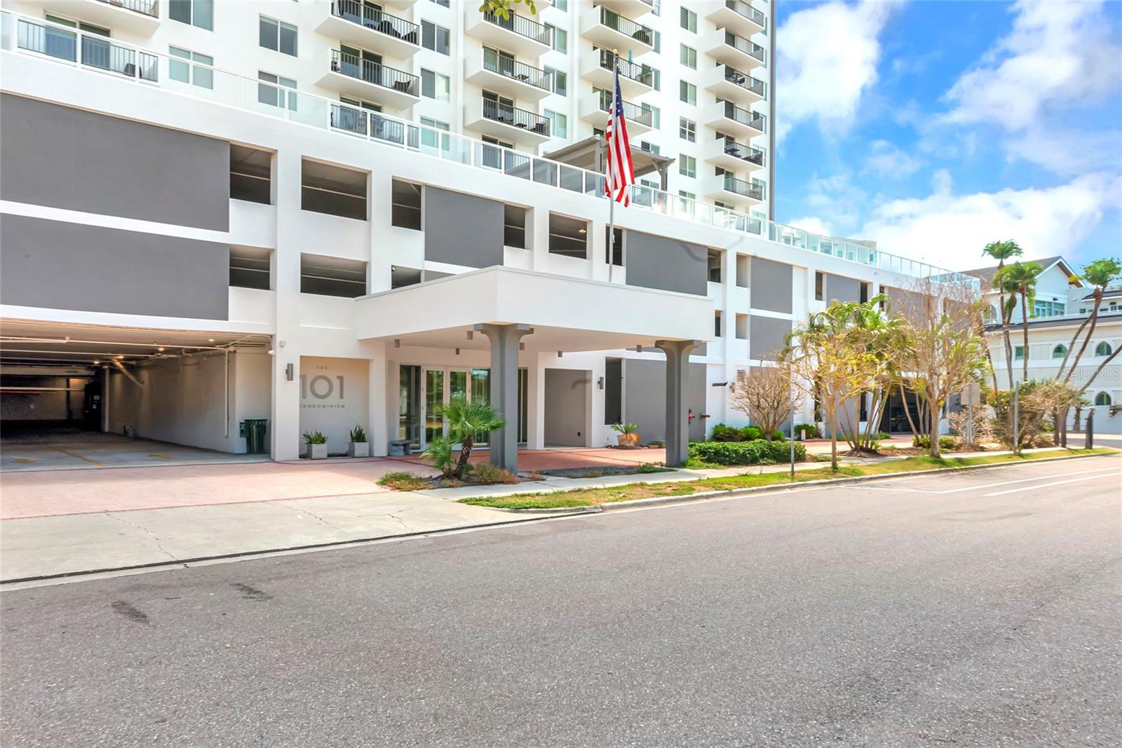 DOLPHIN TOWER - Residential