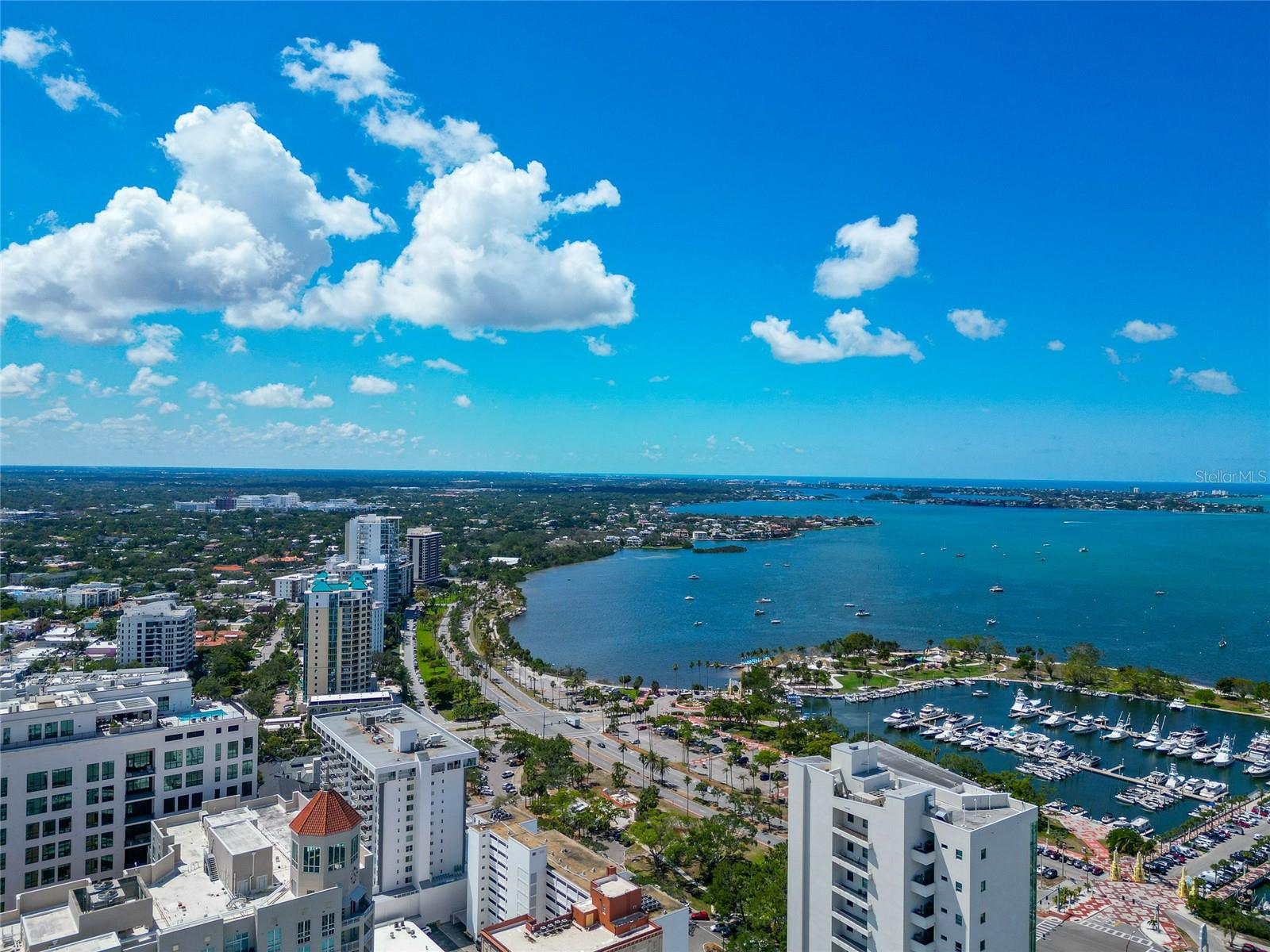 DOLPHIN TOWER - Residential