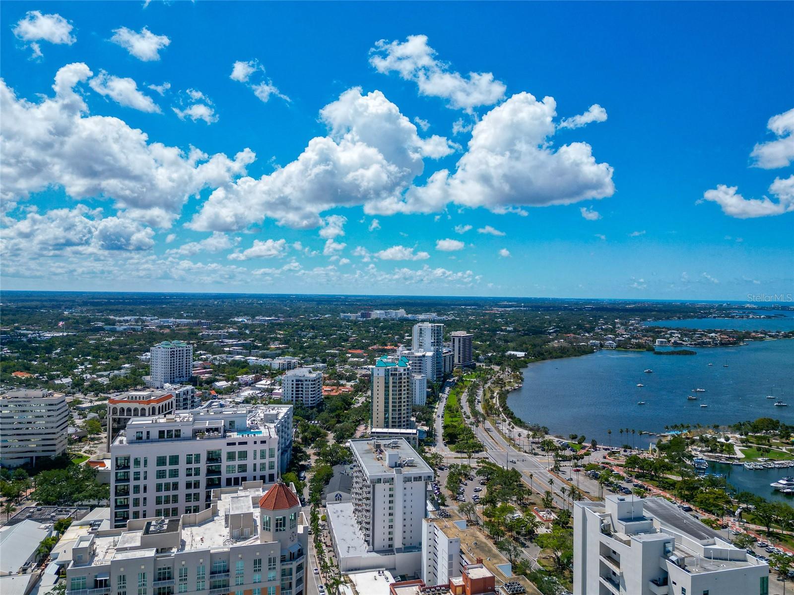 DOLPHIN TOWER - Residential