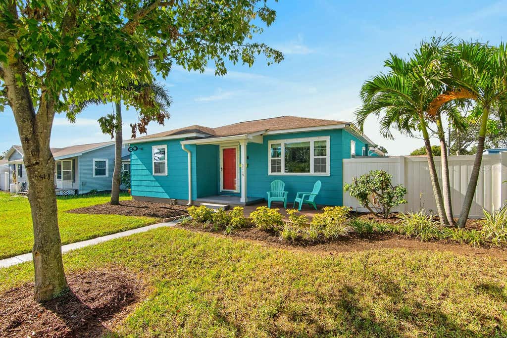 Photo of 5119 29th Avenue N, St Petersburg, FL 33710 (MLS # TB8540725)