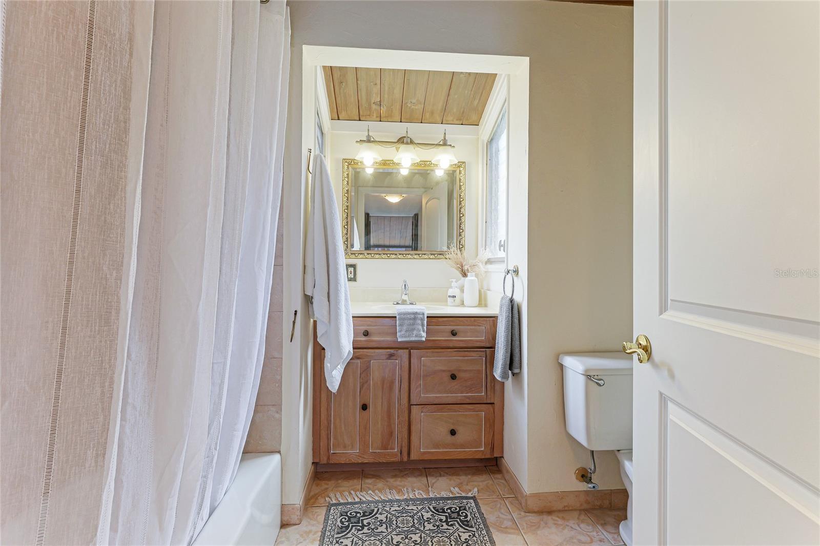 SANDY COVE - Residential Lease