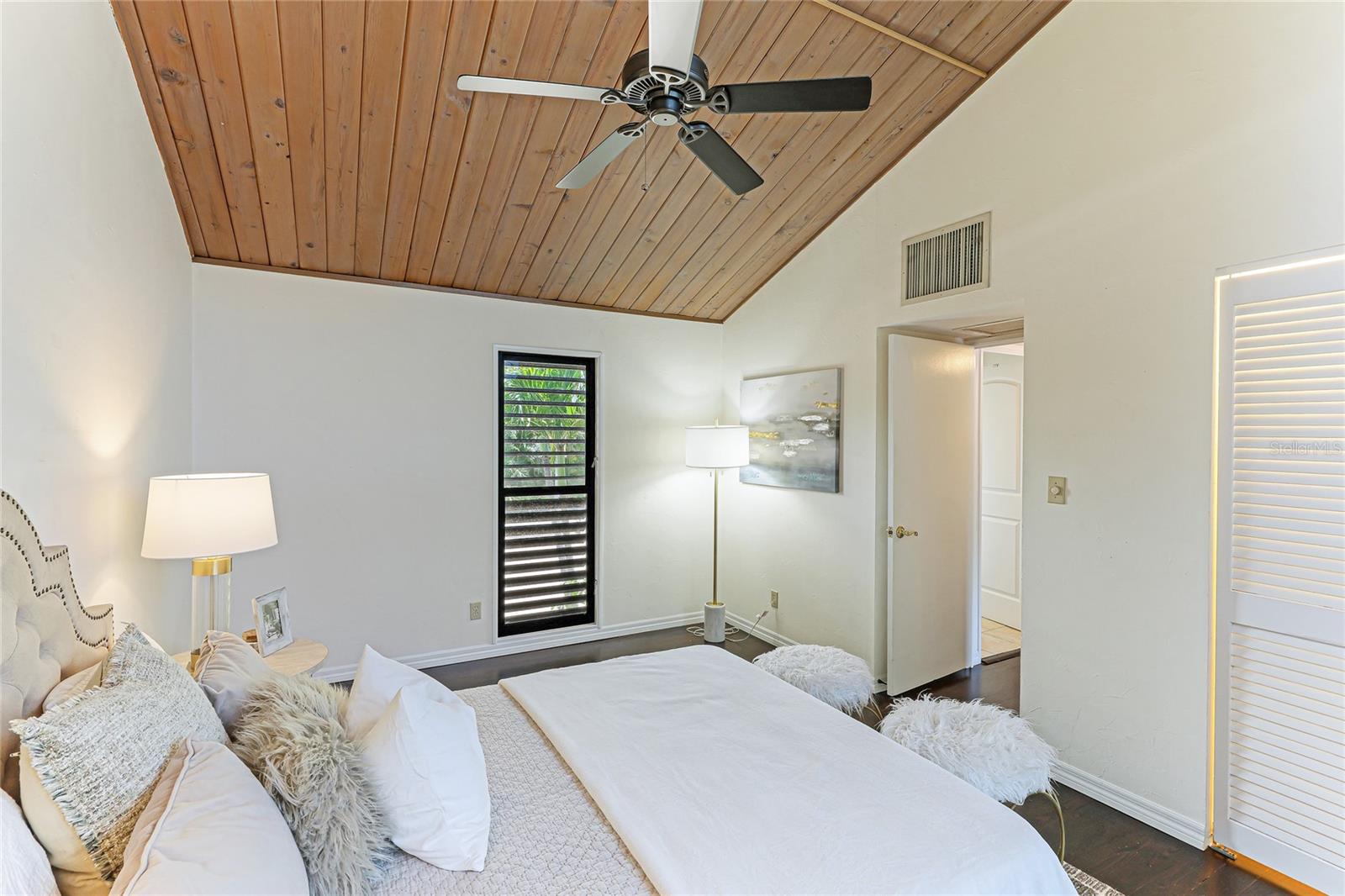 SANDY COVE - Residential Lease