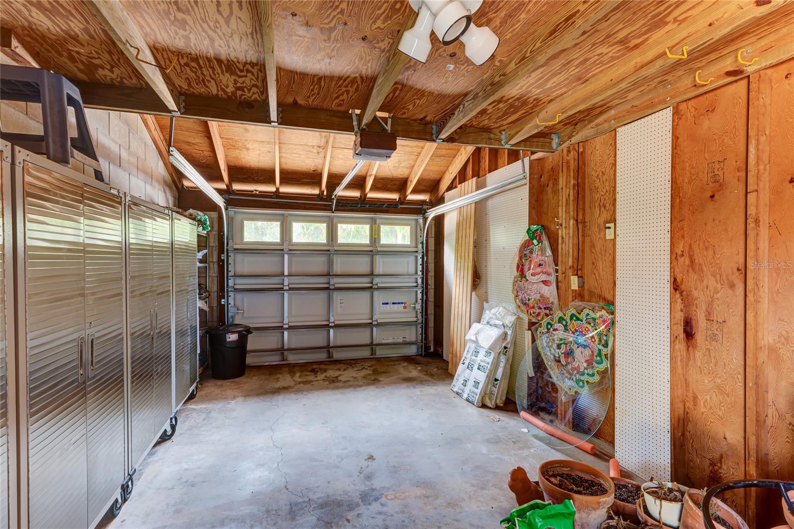 SANDY COVE - Residential Lease