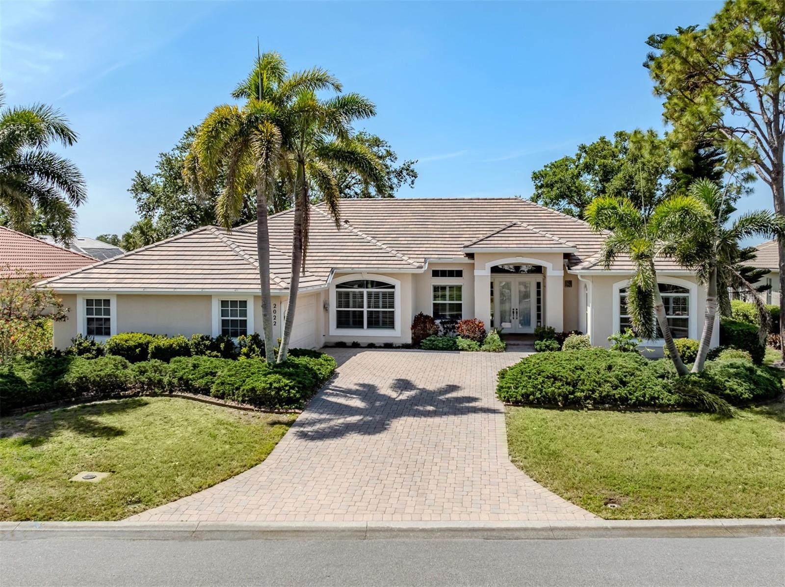 CALUSA LAKES - Residential