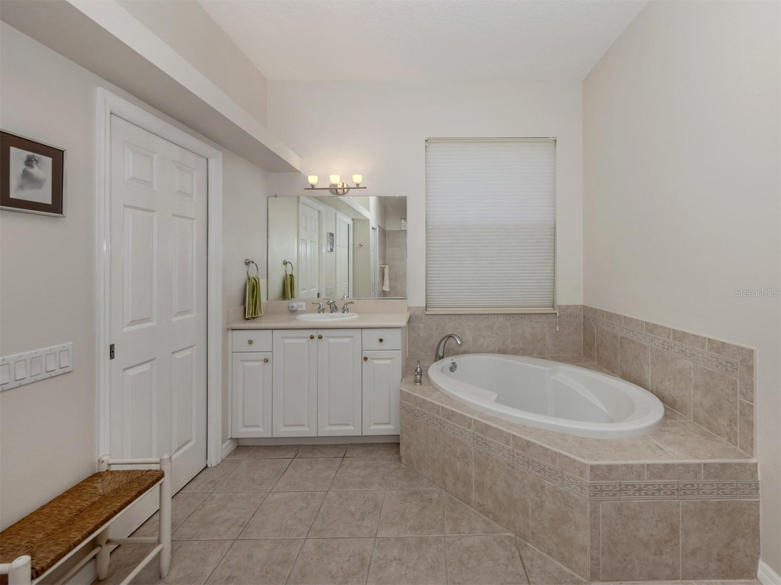 CALUSA LAKES - Residential