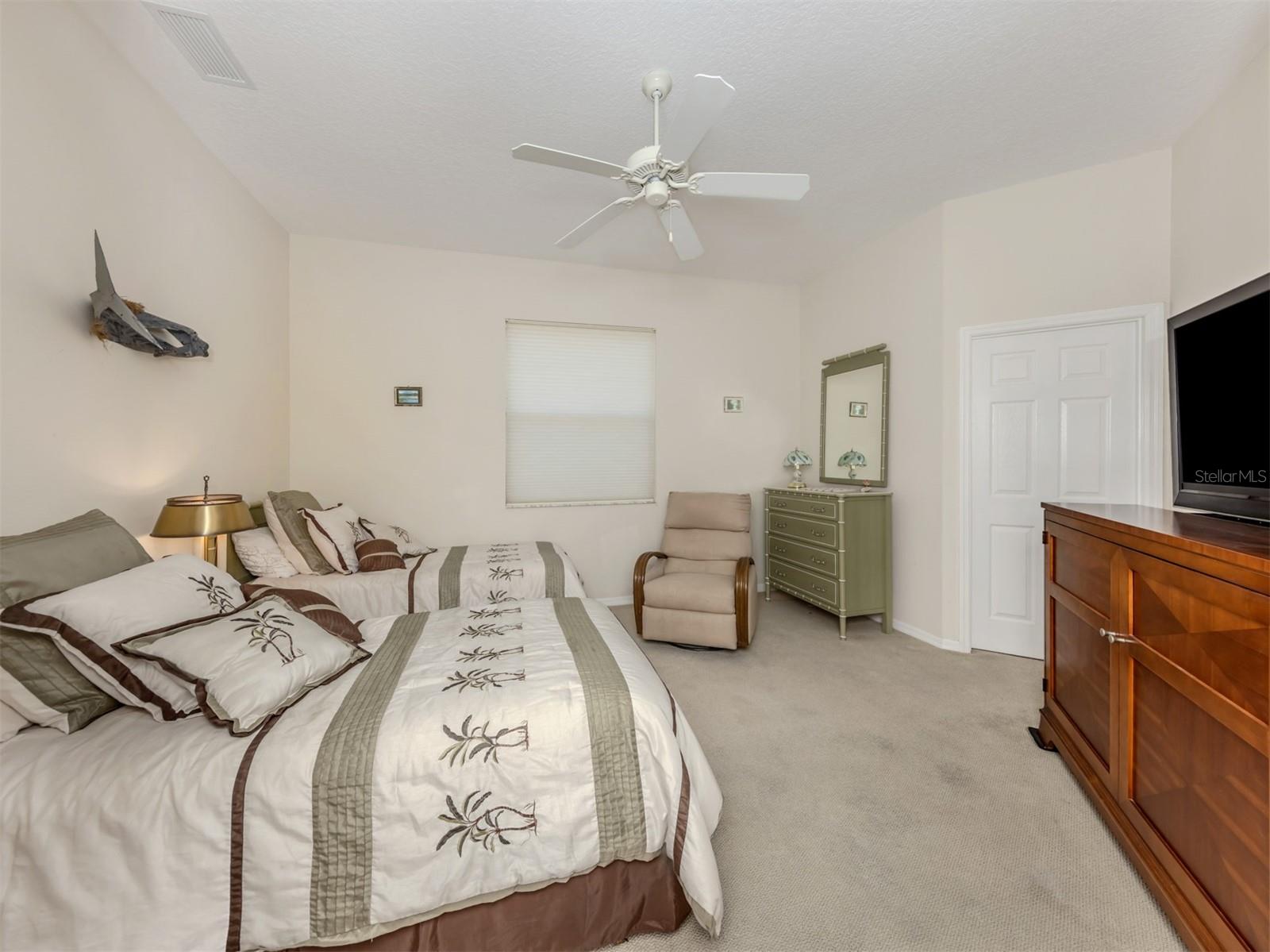 CALUSA LAKES - Residential