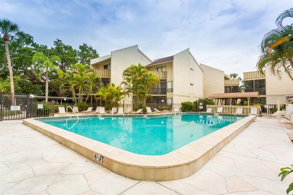 BAY OAKS - Residential