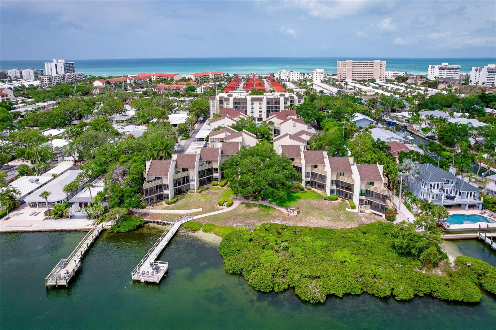 BAY OAKS - Residential