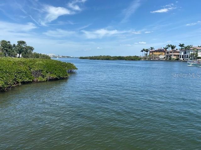 BAY OAKS - Residential