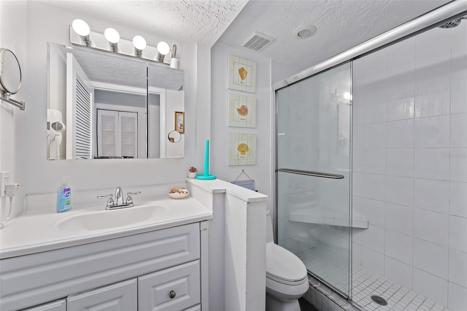 BAY OAKS - Residential