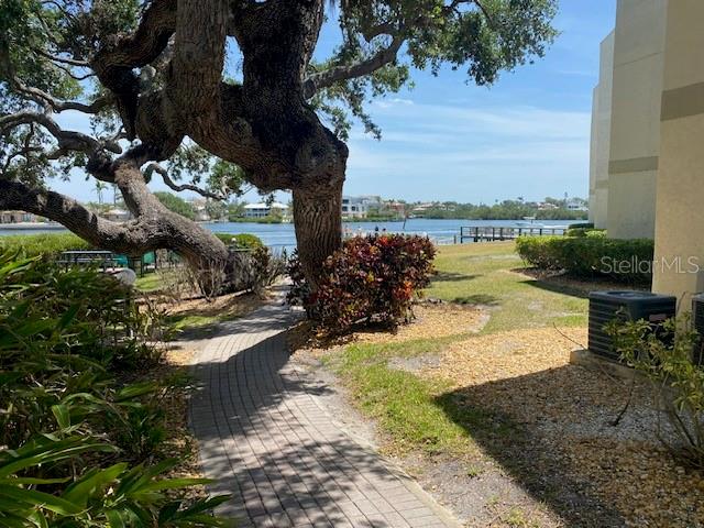 BAY OAKS - Residential