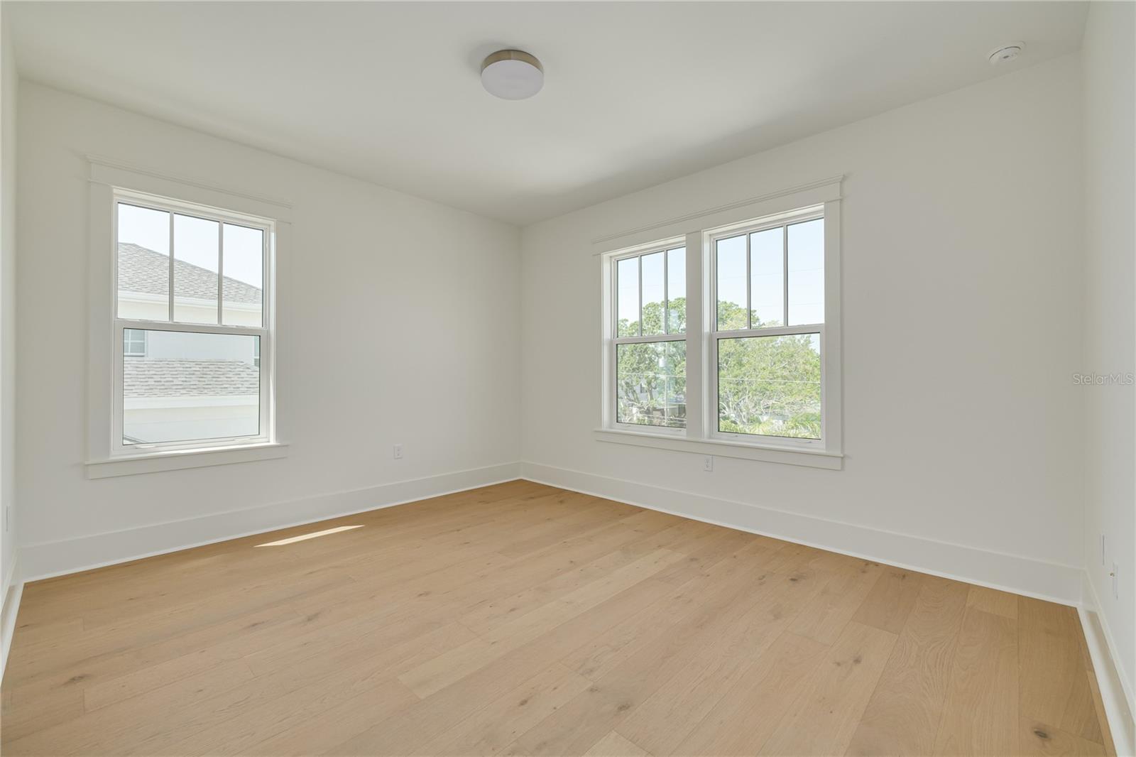 SNELL ISLE BRIGHTBAY - Residential