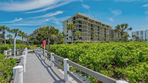 A home in LONGBOAT KEY