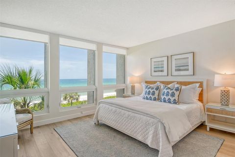 A home in LONGBOAT KEY