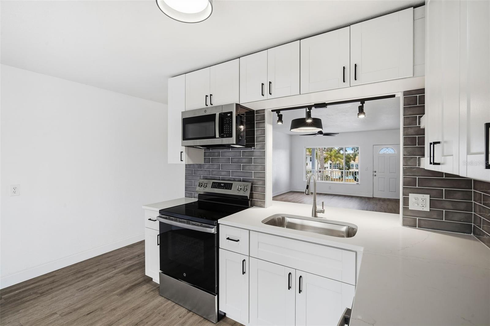 ON TOP OF THE WORLD - Residential