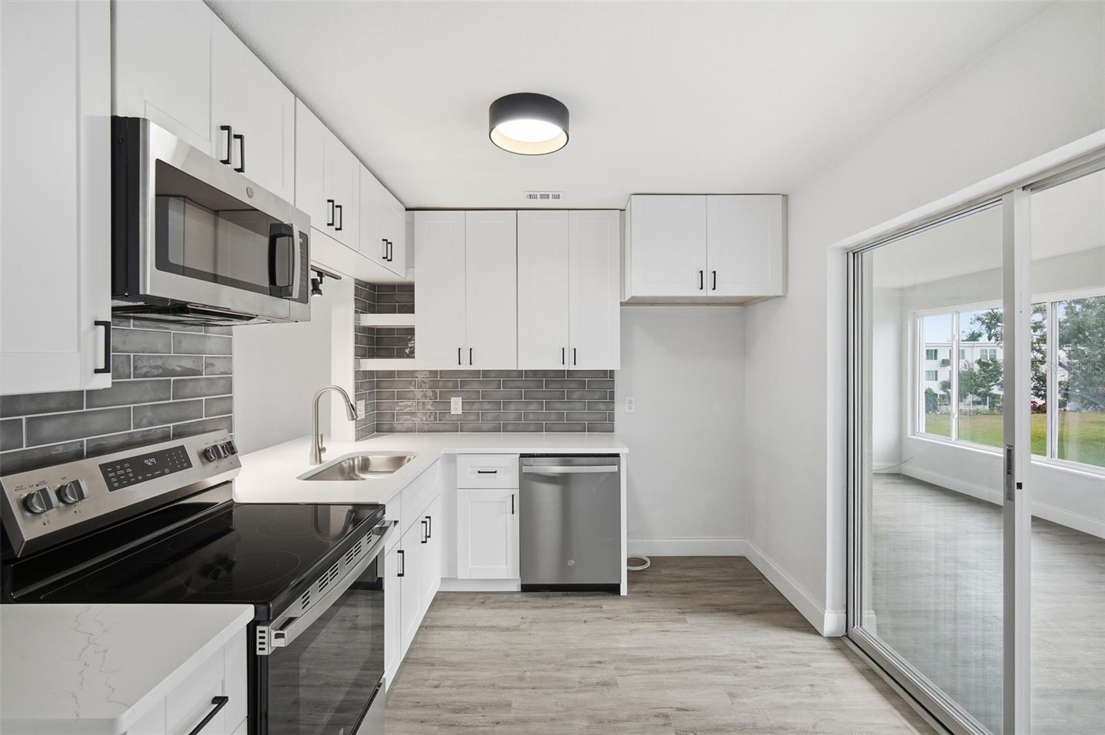 ON TOP OF THE WORLD - Residential