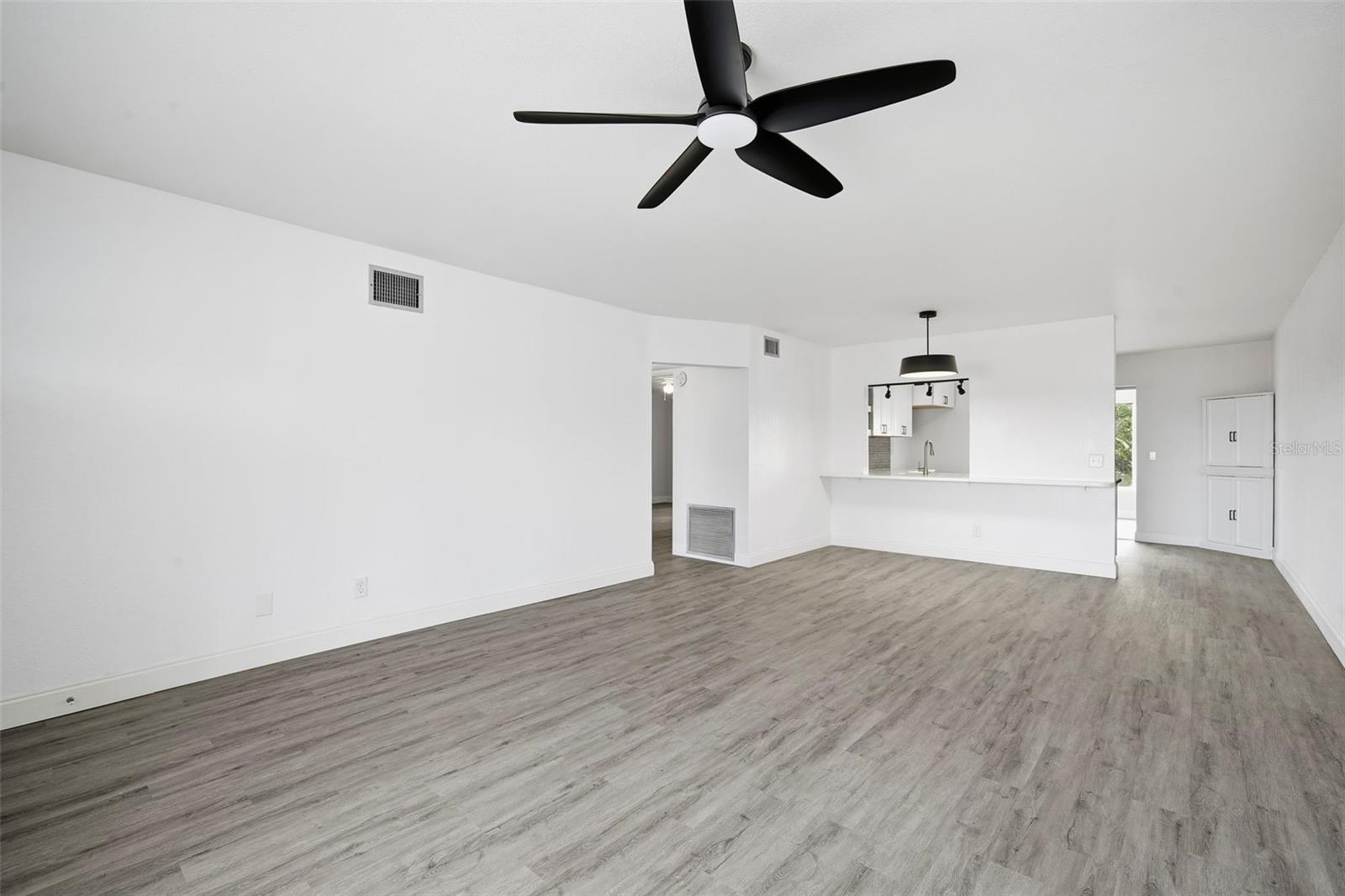 ON TOP OF THE WORLD - Residential