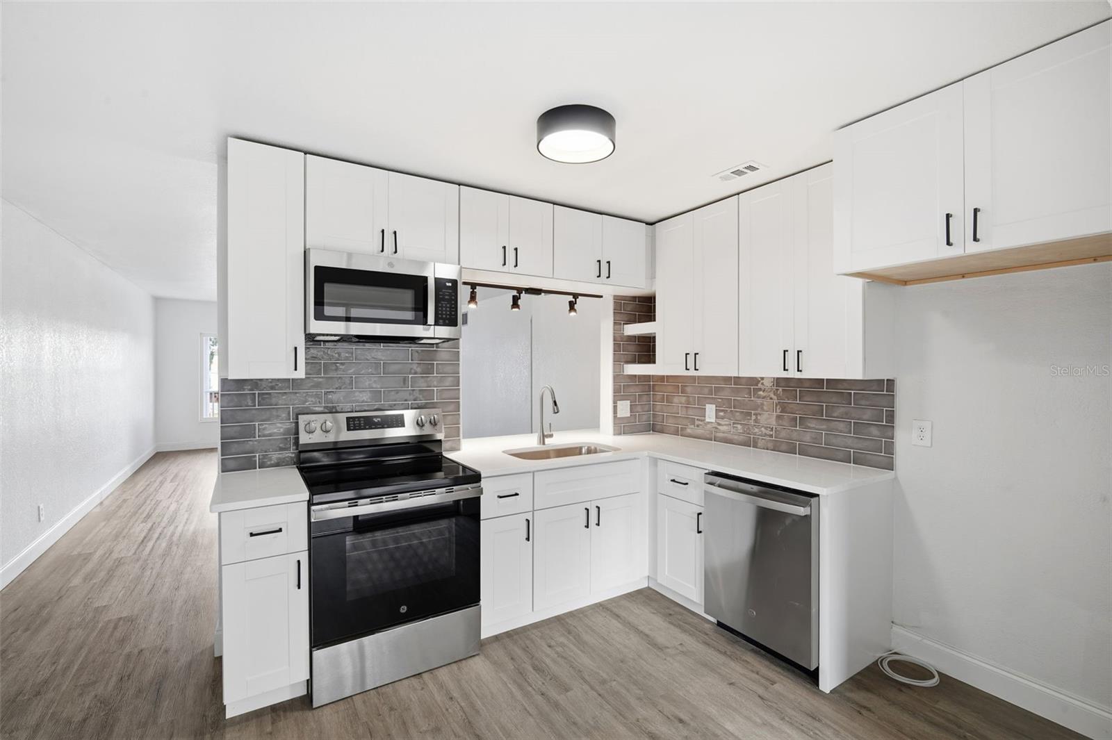 ON TOP OF THE WORLD - Residential