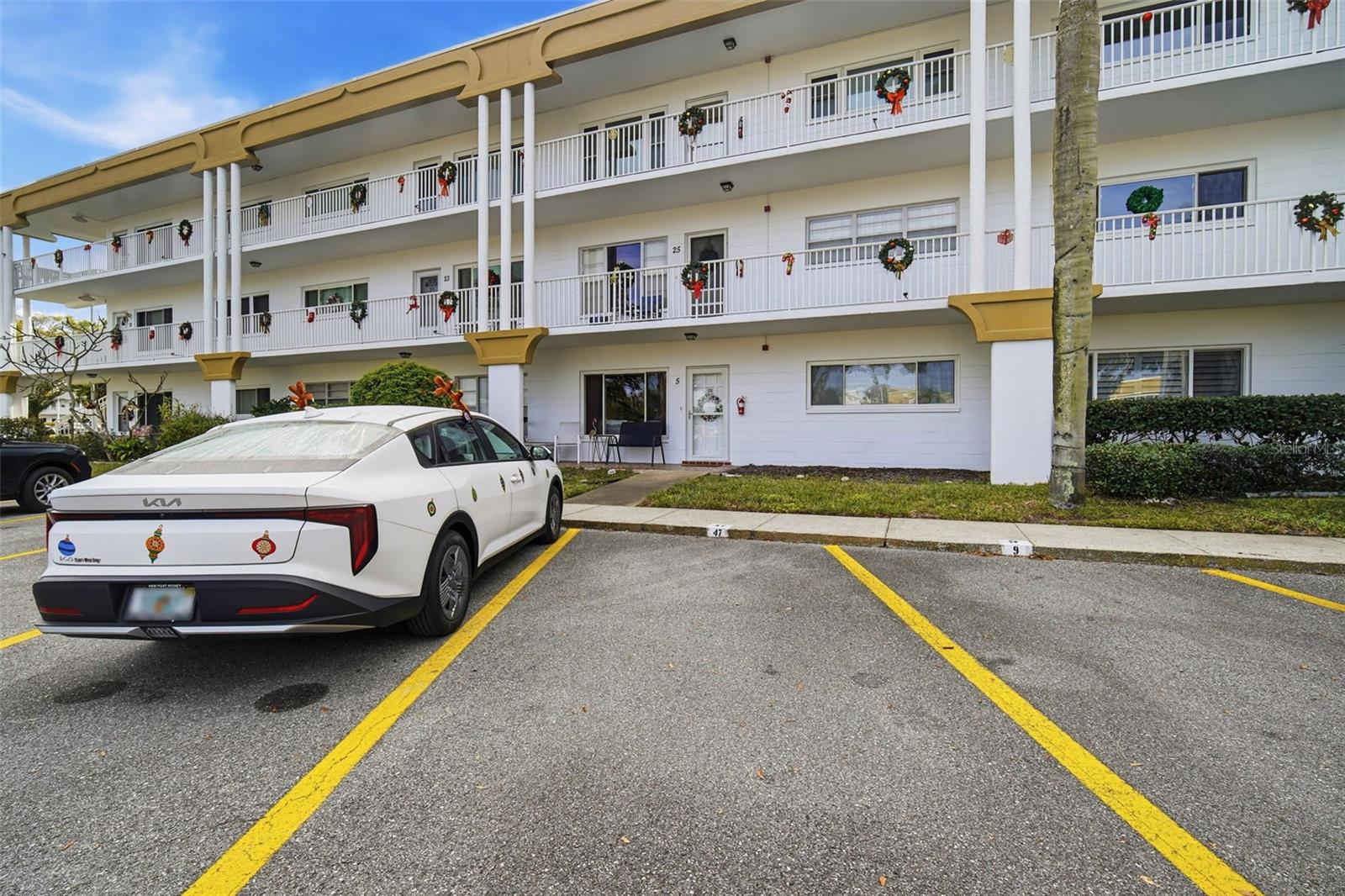 ON TOP OF THE WORLD - Residential