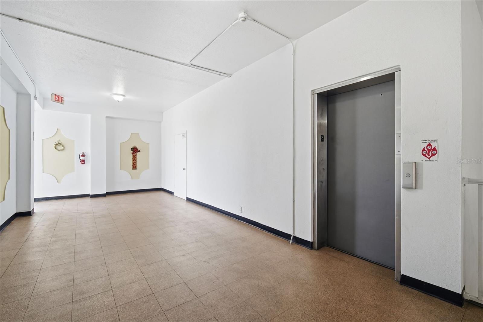 ON TOP OF THE WORLD - Residential