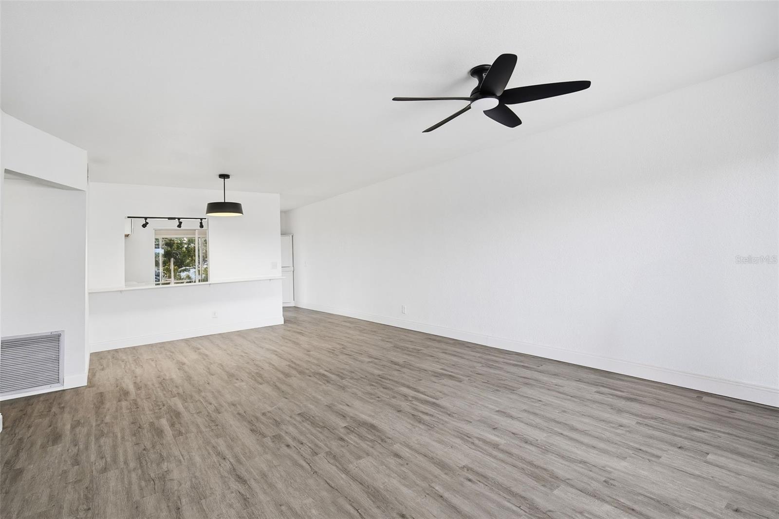 ON TOP OF THE WORLD - Residential