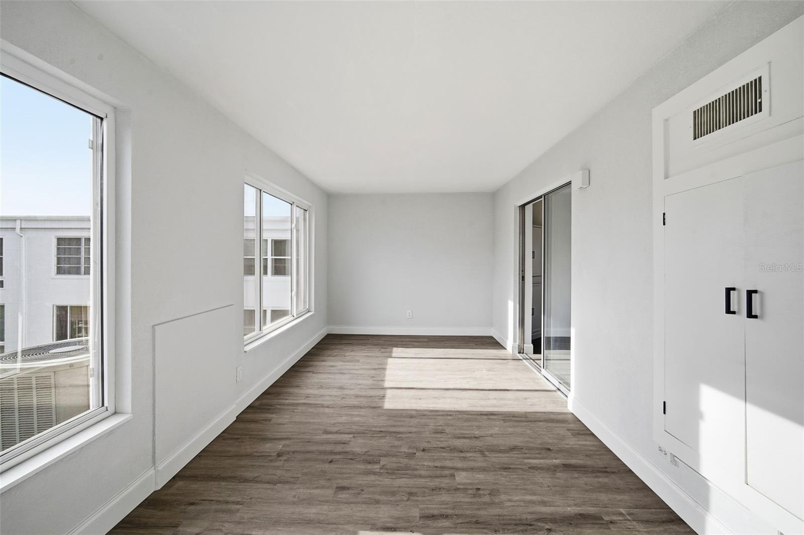 ON TOP OF THE WORLD - Residential