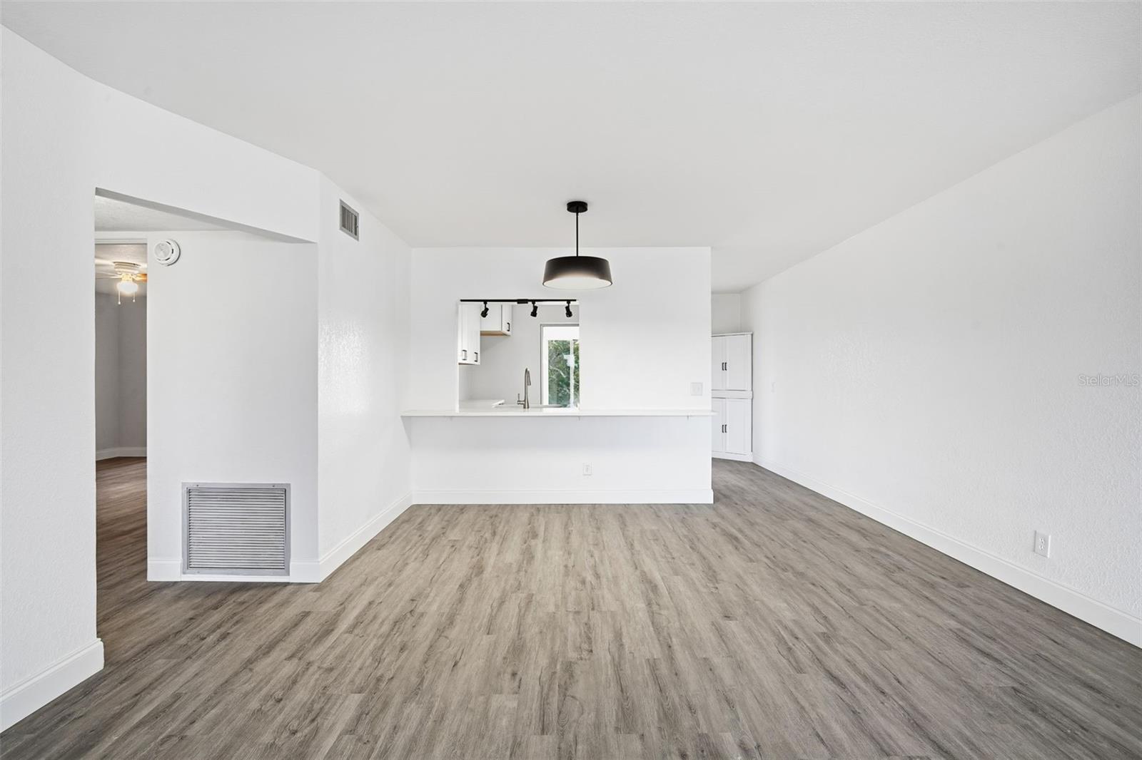 ON TOP OF THE WORLD - Residential