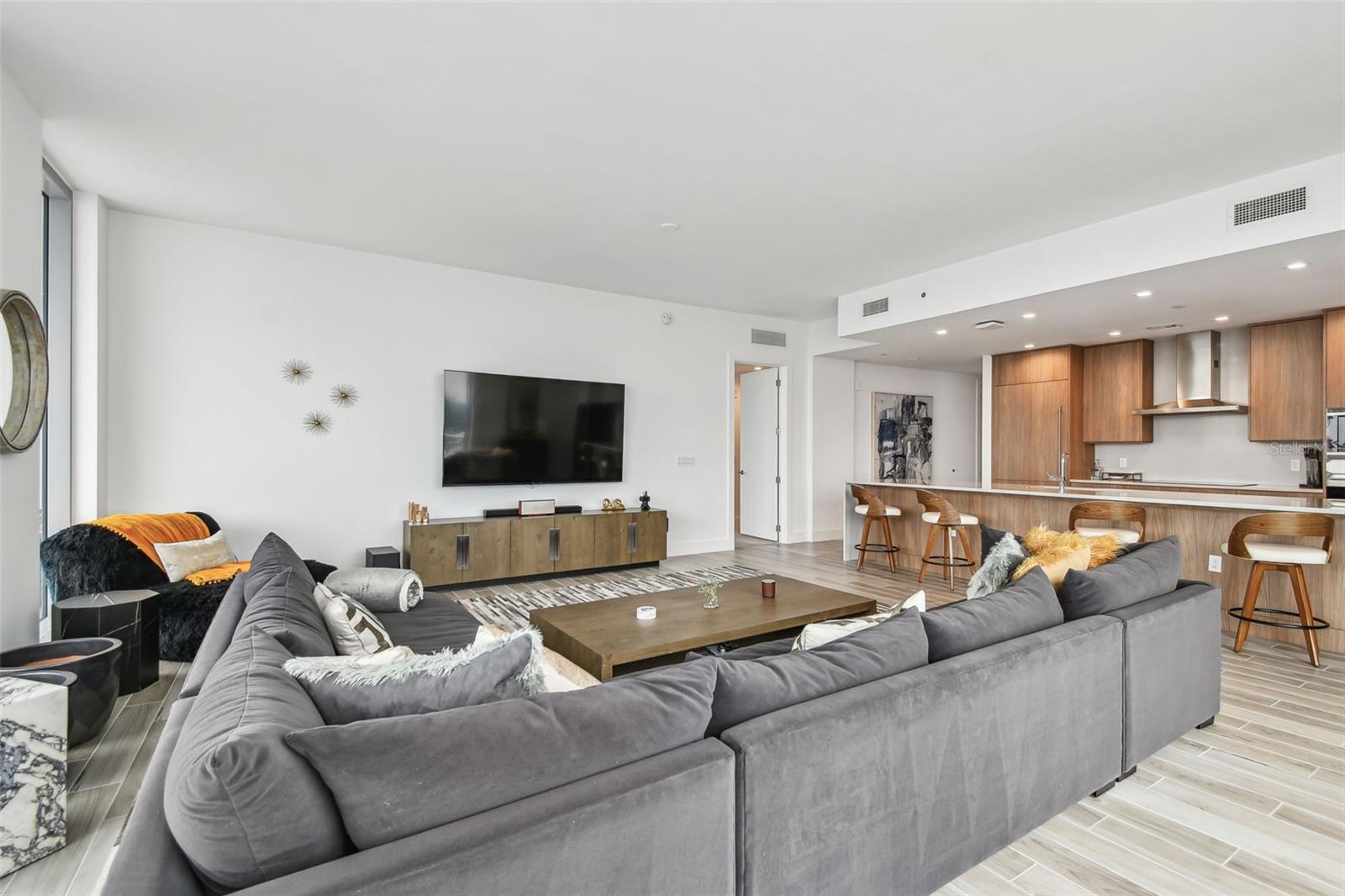 MARINA POINTE - Residential