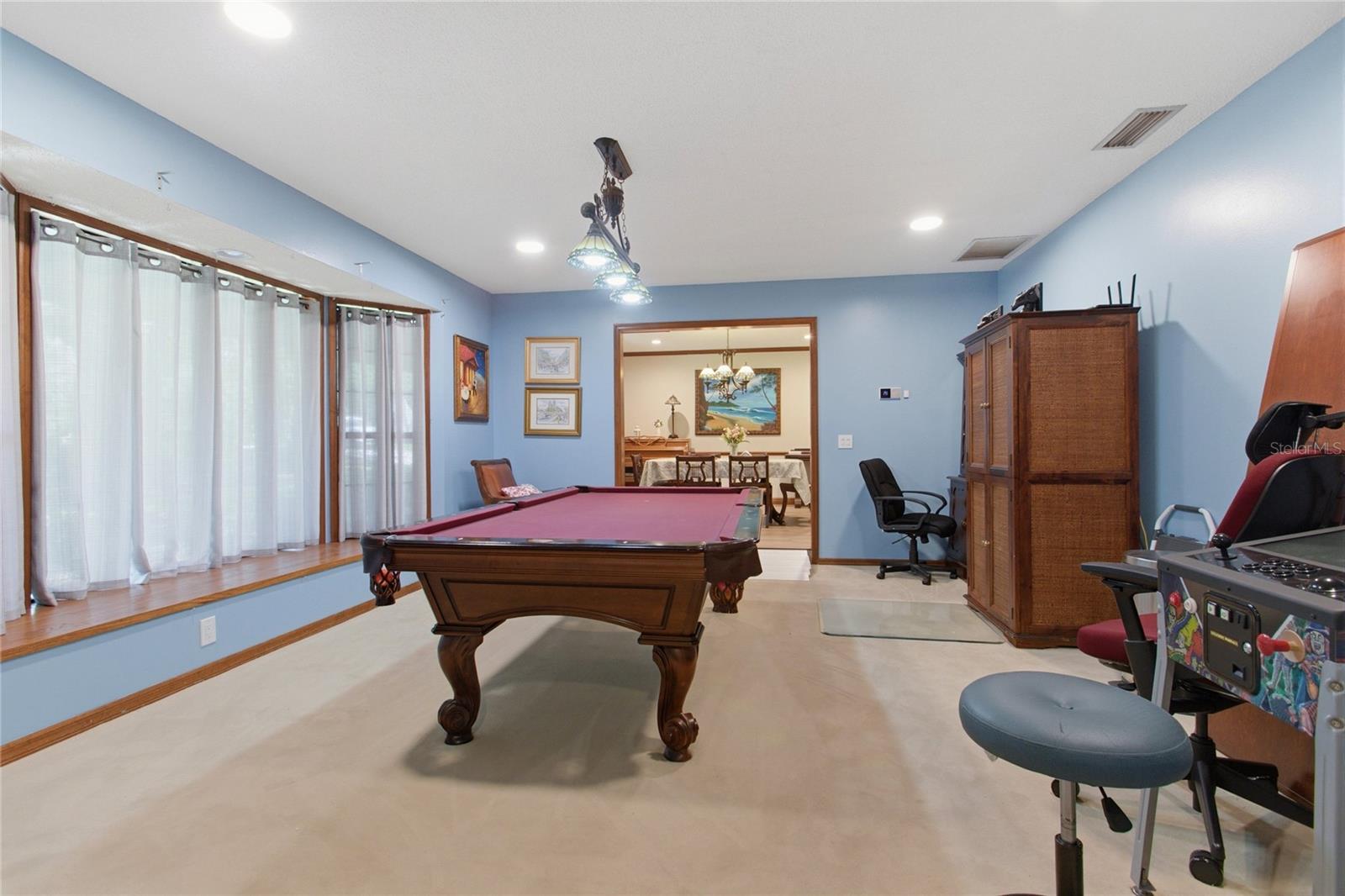 128 W GREENTREE LANE