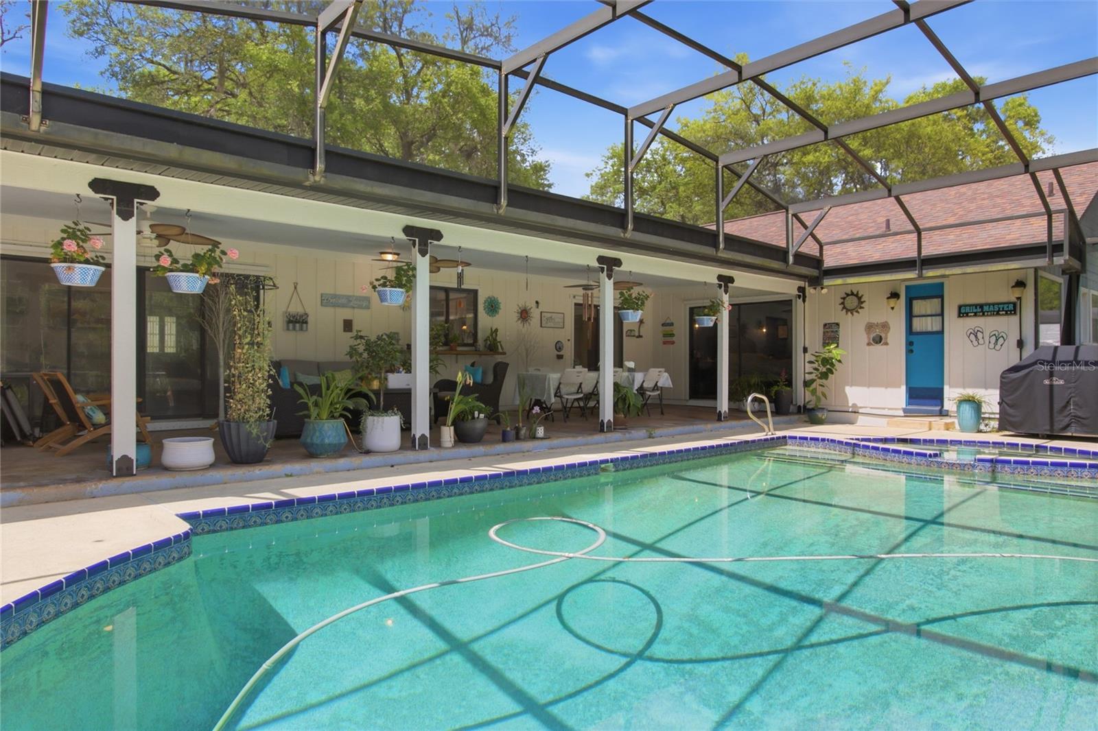 128 W GREENTREE LANE