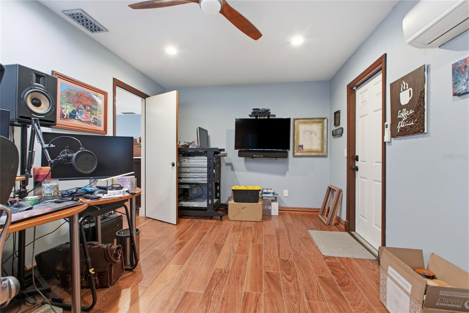 HANOVER WOODS - Residential