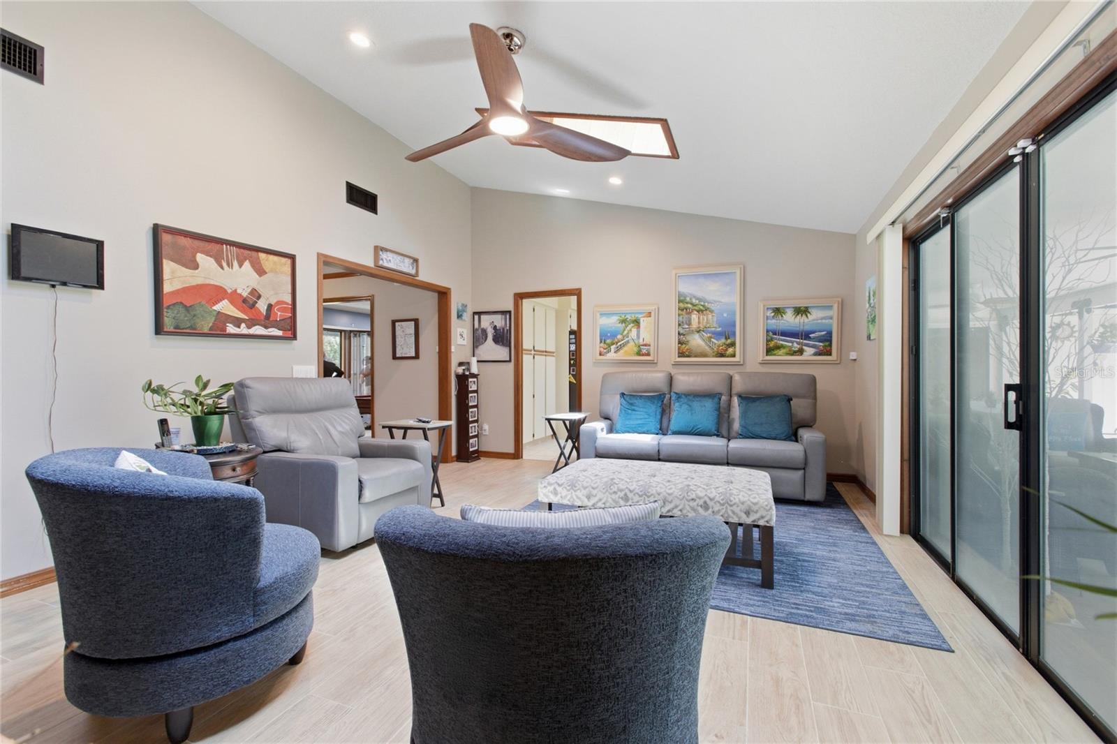 HANOVER WOODS - Residential