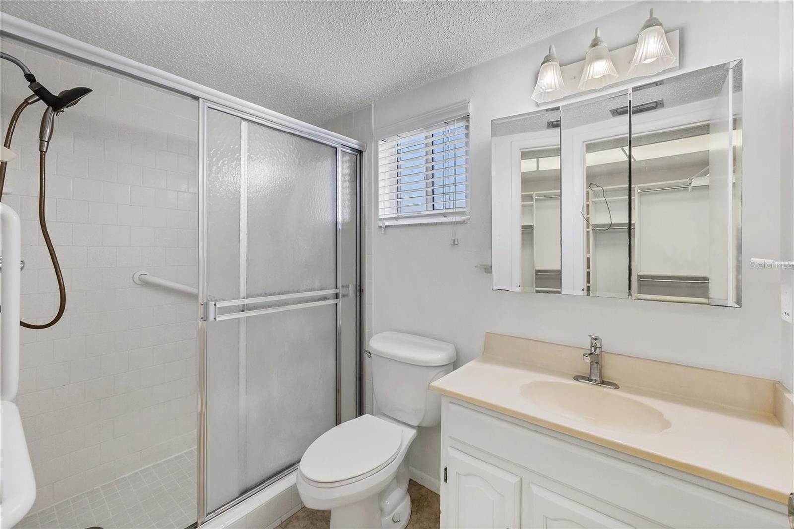 BAYSHORE ON THE LAKE APTS II SEC 2 - Residential