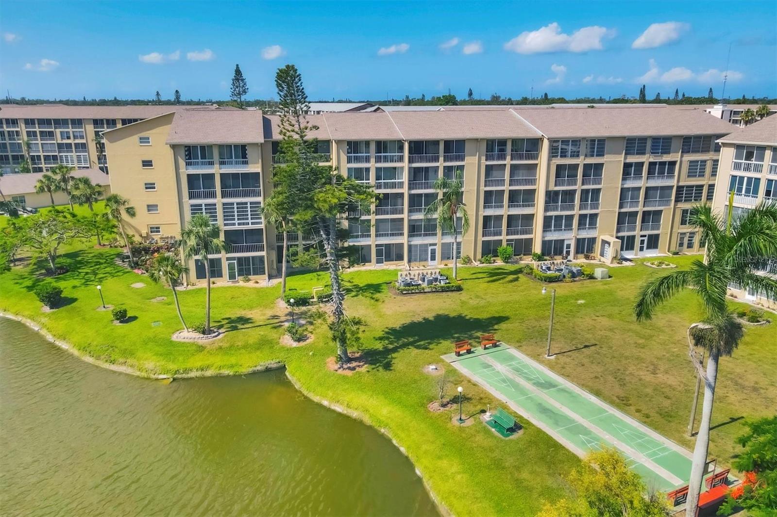 BAYSHORE ON THE LAKE APTS II SEC 2 - Residential