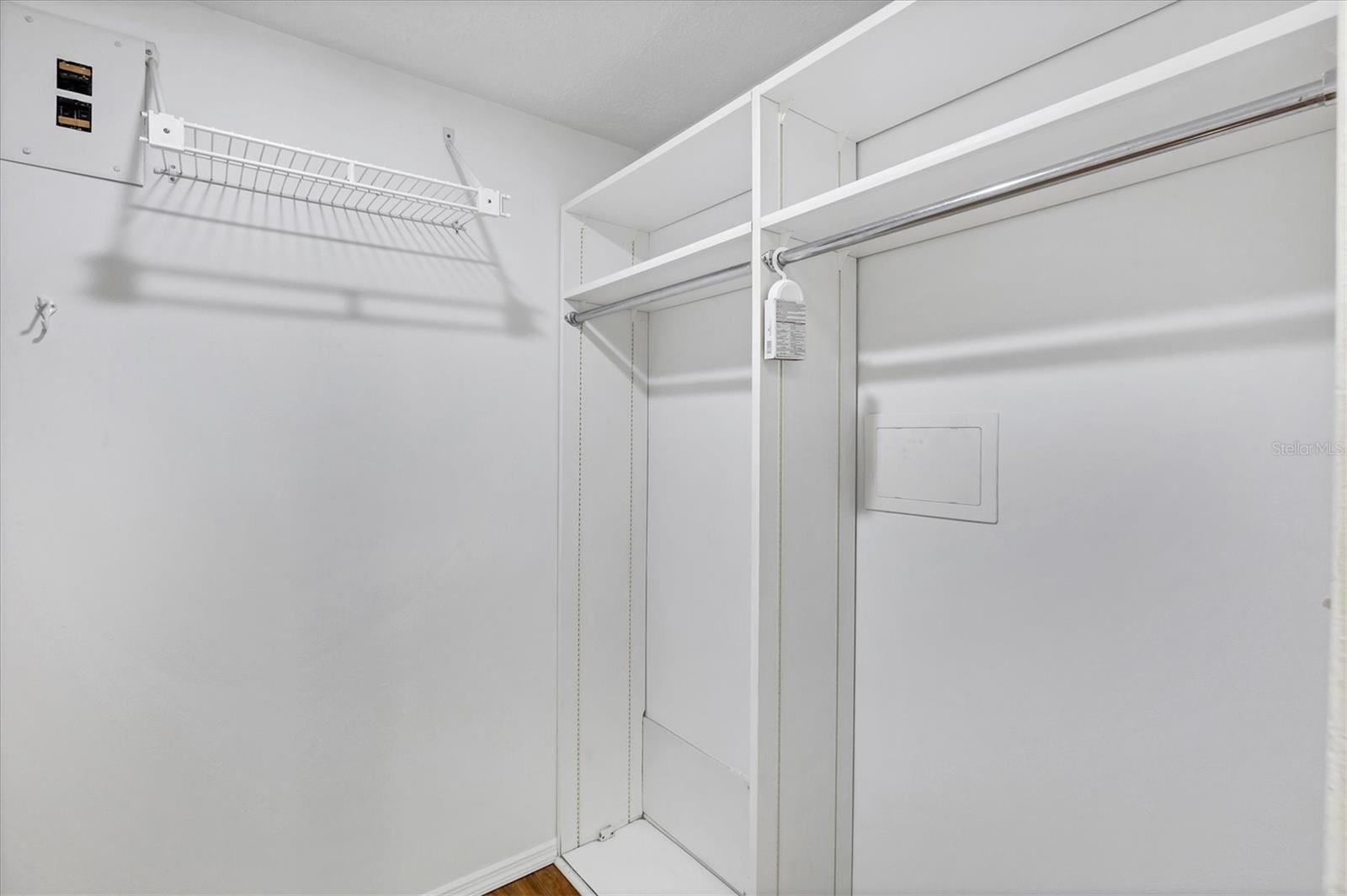 BAYSHORE ON THE LAKE APTS II SEC 2 - Residential