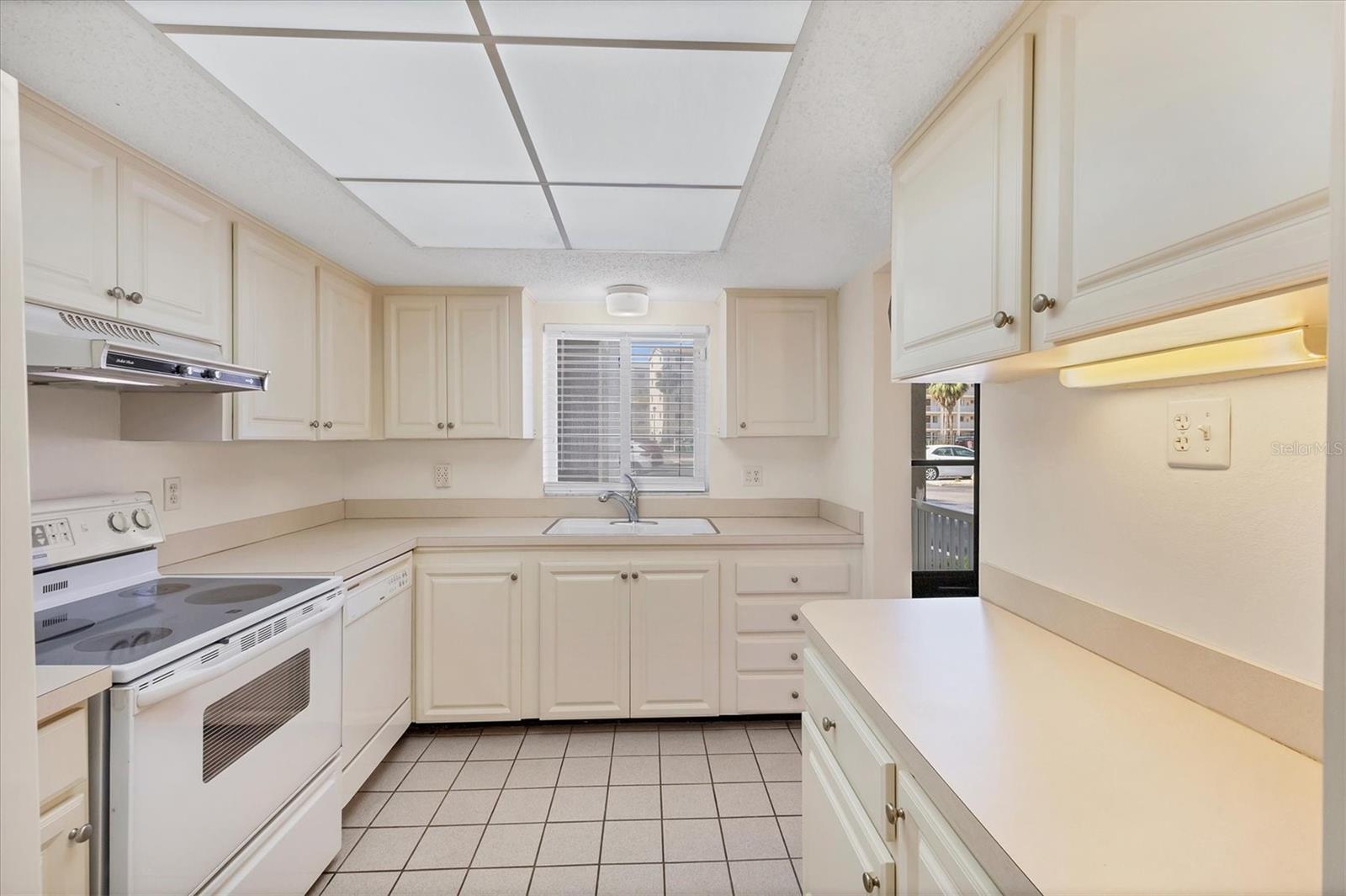 BAYSHORE ON THE LAKE APTS II SEC 2 - Residential