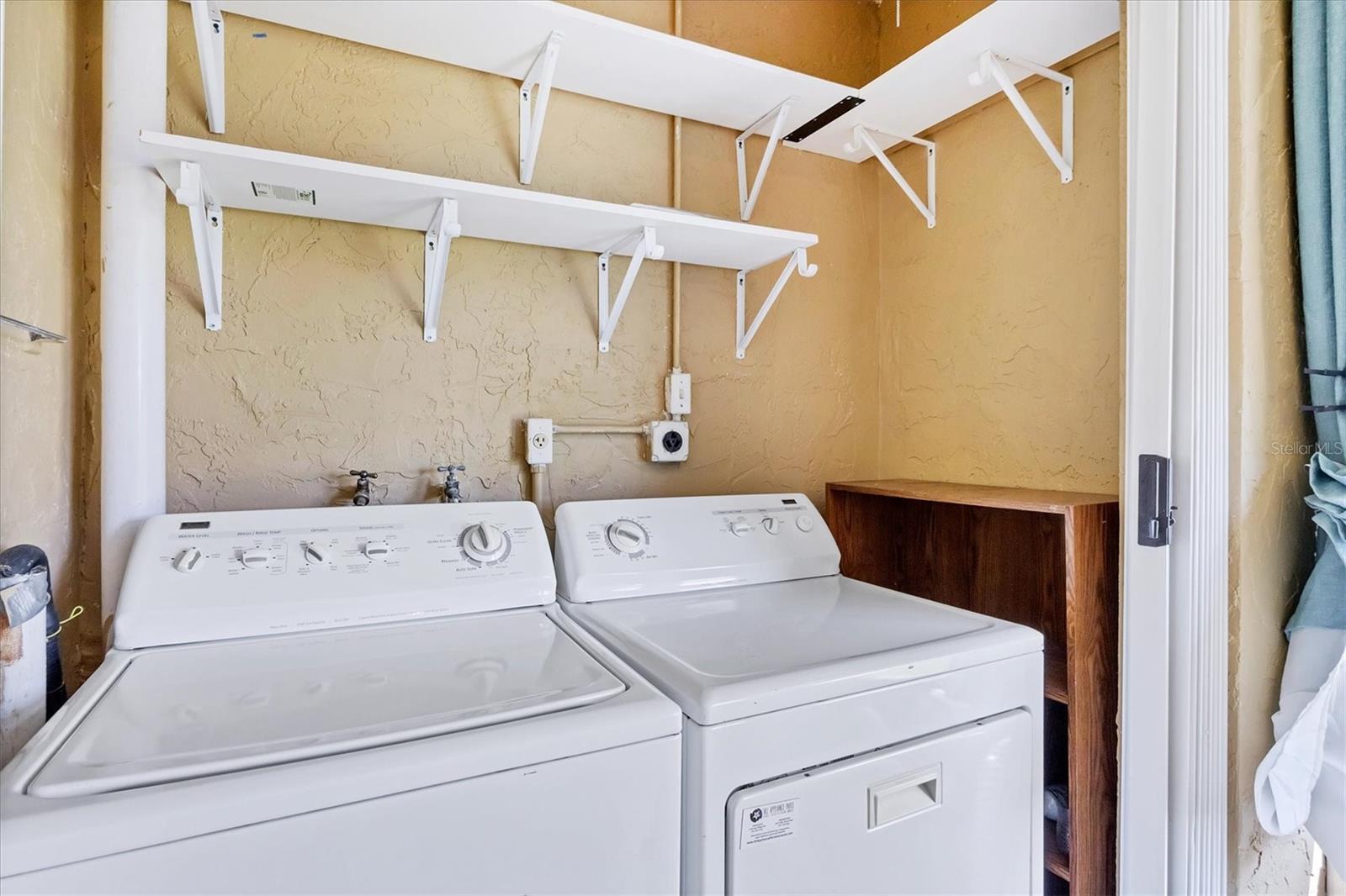 BAYSHORE ON THE LAKE APTS II SEC 2 - Residential