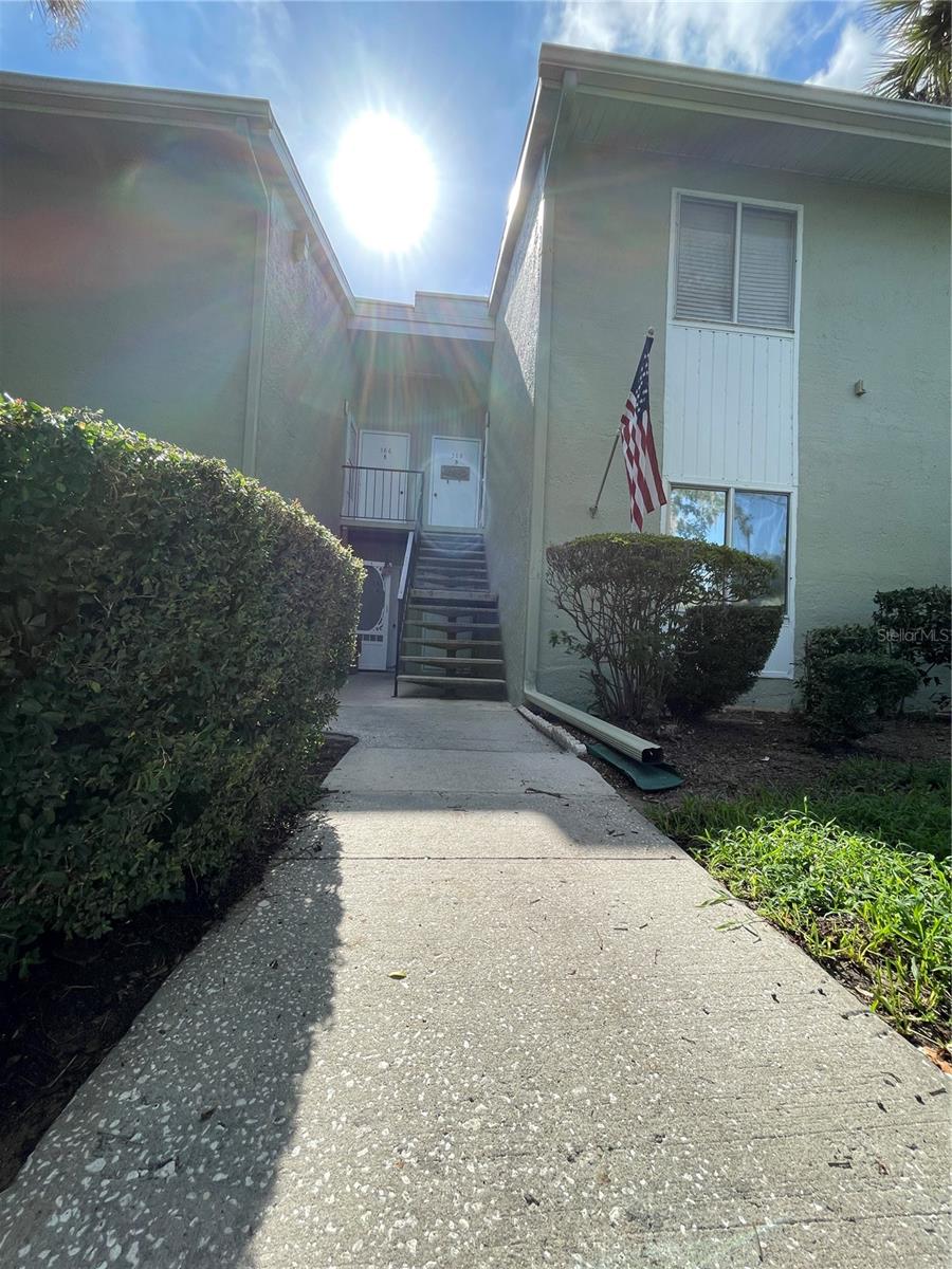 586 BAHIA CIRCLE B