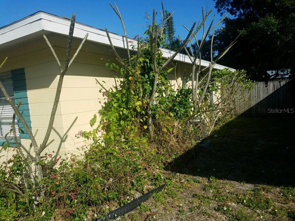 2165 SUNNYSIDE LANE