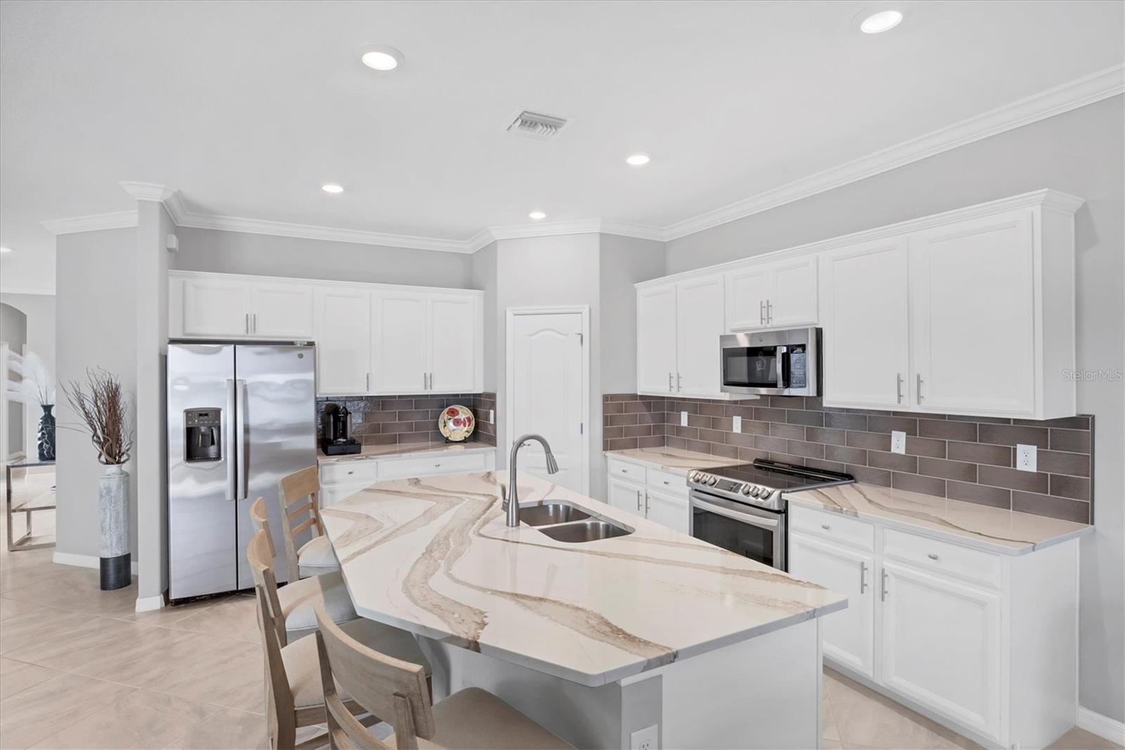 SARASOTA NATIONAL PH 13-B - Residential