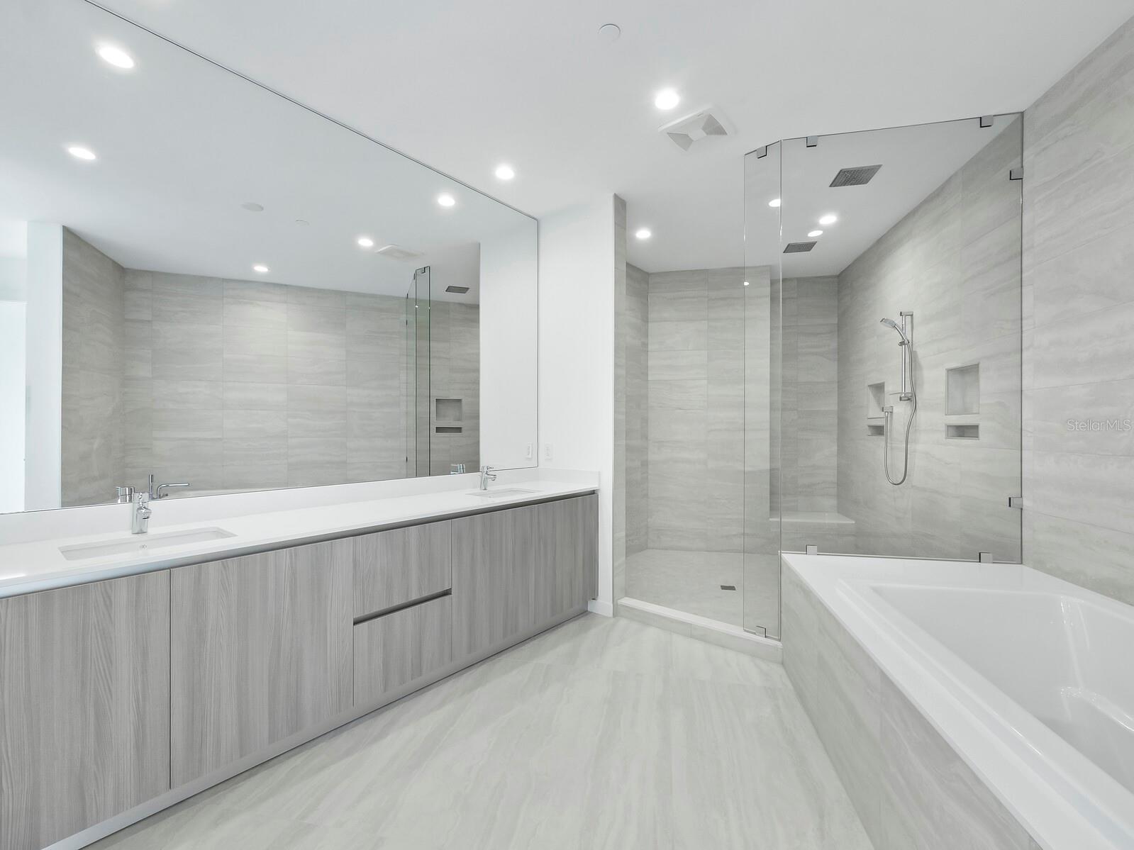 BAYSO SARASOTA - Residential