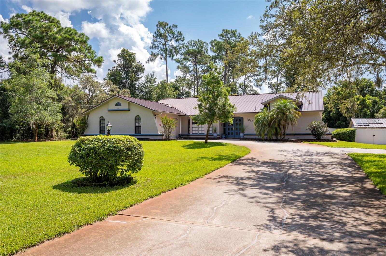 7090 RED OAK LOOP
