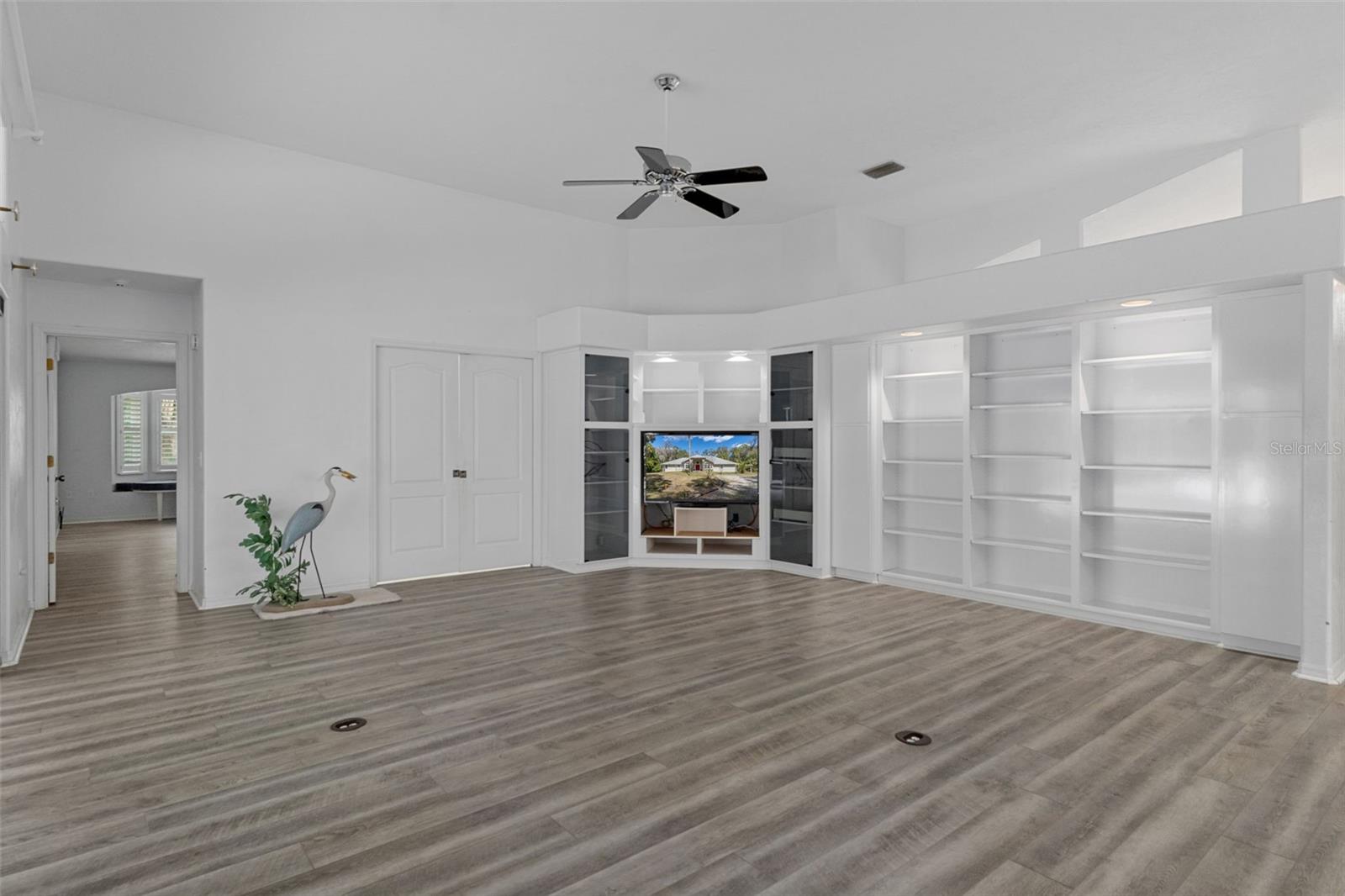 CAPTAINS COVE - Residential