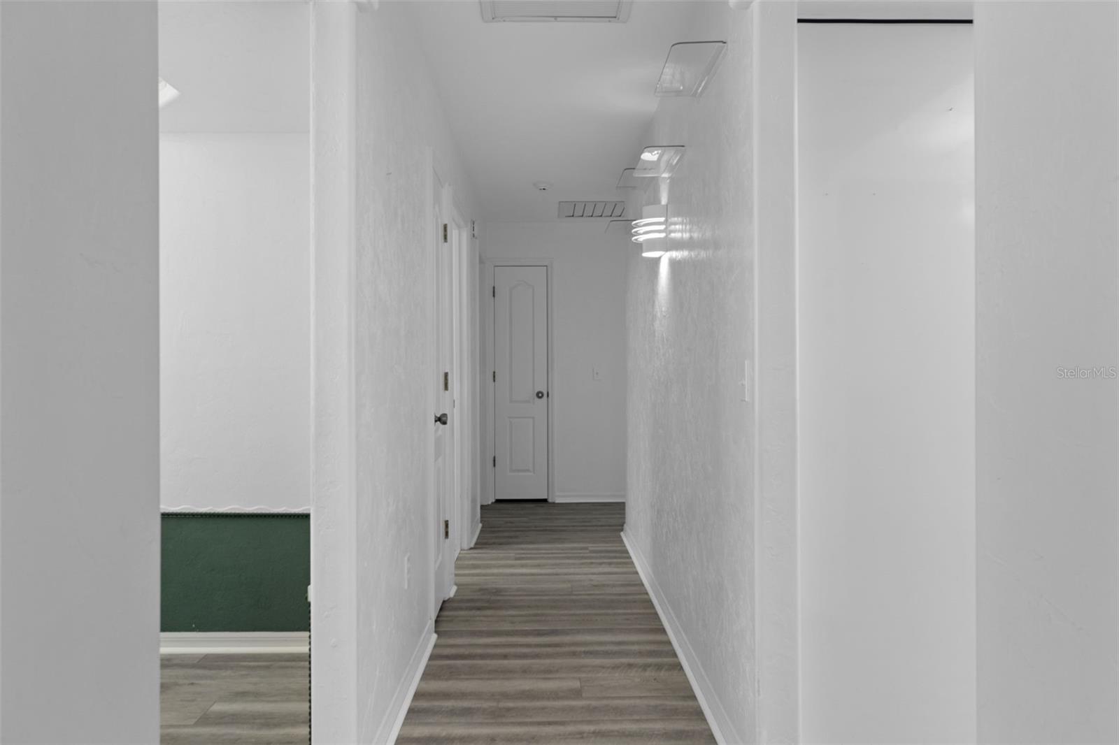 CAPTAINS COVE - Residential