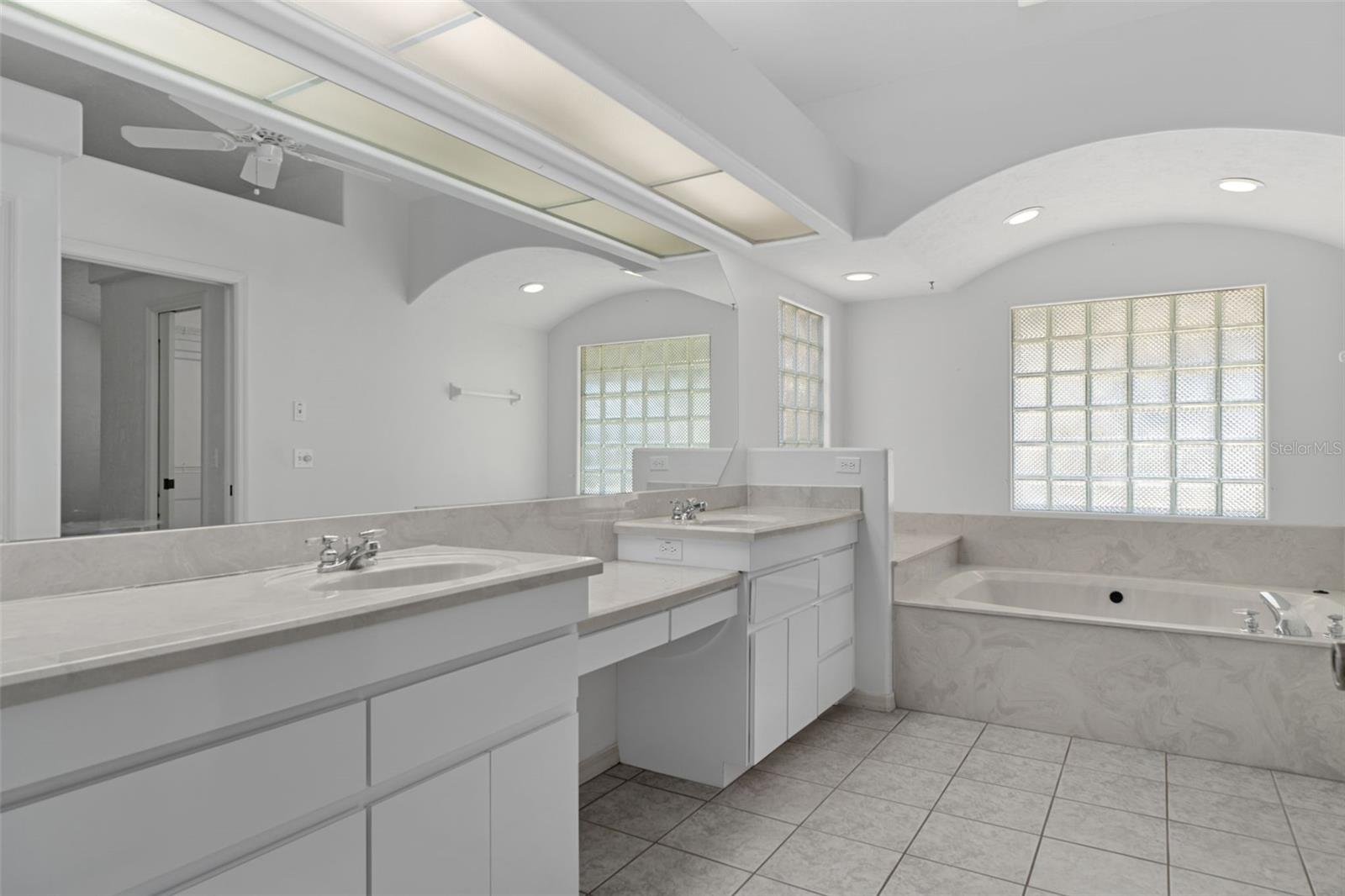 CAPTAINS COVE - Residential