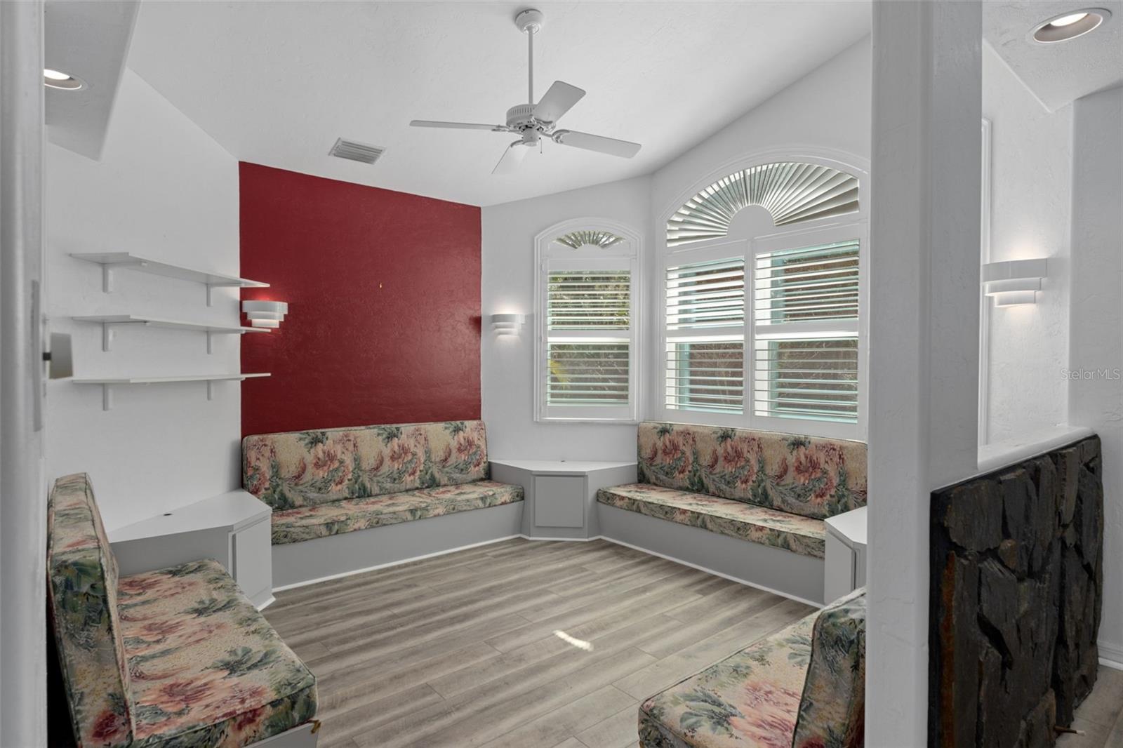 CAPTAINS COVE - Residential