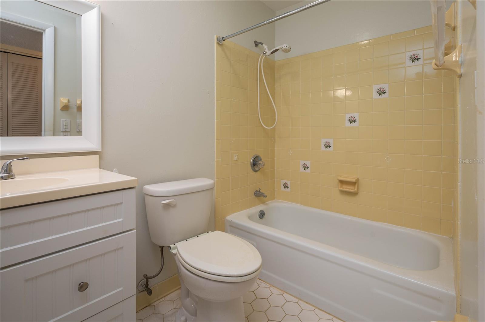 LAKE WALES VILLAGE CONDO - Residential