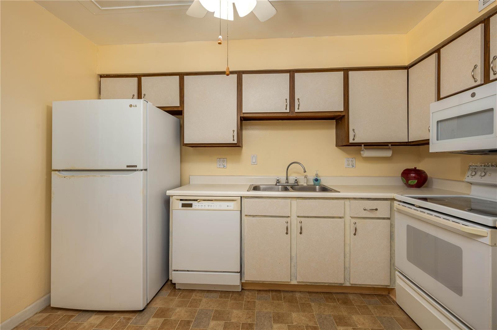 LAKE WALES VILLAGE CONDO - Residential