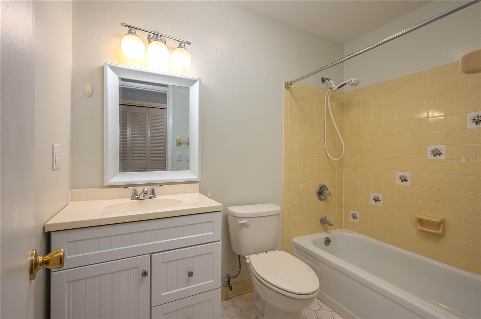 LAKE WALES VILLAGE CONDO - Residential