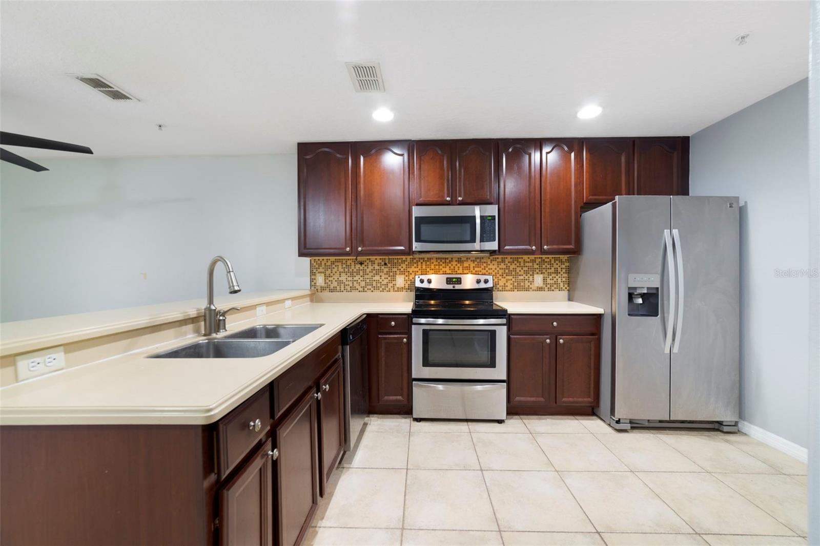 HERITAGE PARK TWNHMS - Residential